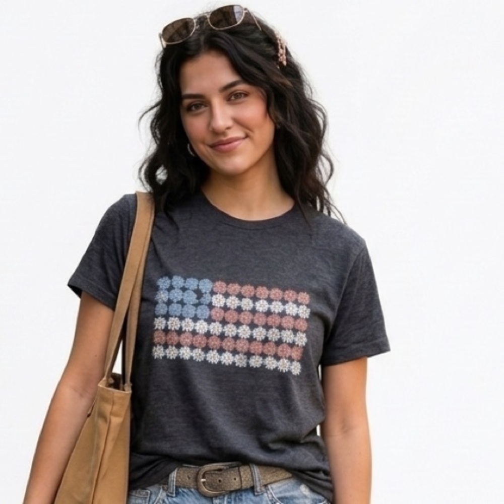 Women's Charcoal Graphic Tee Size Large